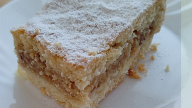 Koláč s jablečnou nádivkou