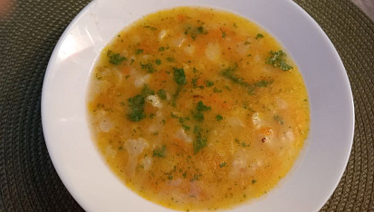 Květáková polévka se zeleninou bez smetany