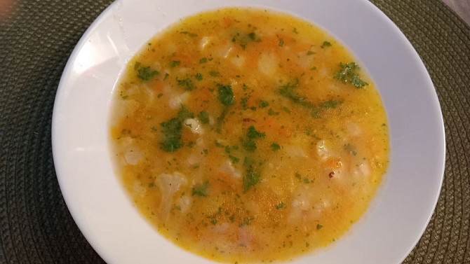 Květáková polévka se zeleninou bez smetany