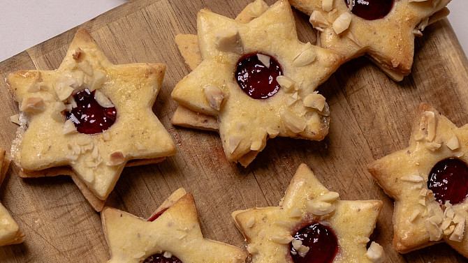 Linecké hvězdičky s mandlemi podle Josefa Maršálka