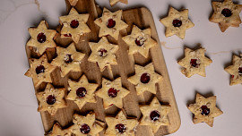 Linecké hvězdičky s mandlemi podle Josefa Maršálka