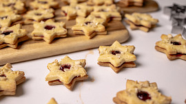 Linecké hvězdičky s mandlemi podle Josefa Maršálka