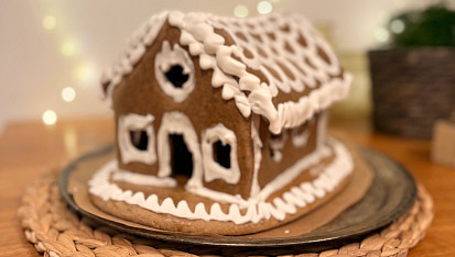 Měkoučké vánoční perníčky se škrobem, Perníková chaloupka z měkoučkého perníkového těsta