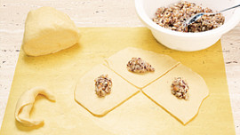 Plněné ořechové rohlíčky