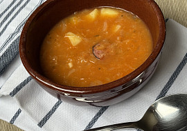 Staročeská zelňačka s klobásou