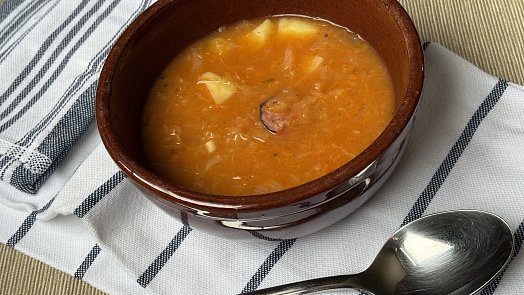 Staročeská zelňačka s klobásou