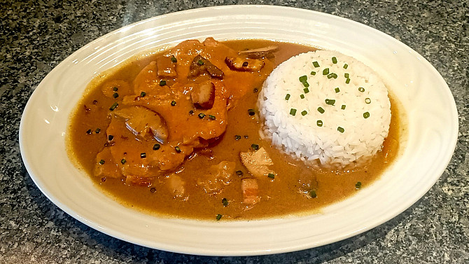 Vepřový plátek na slanině s houbami