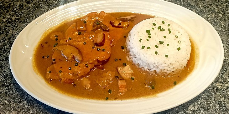 Vepřový plátek na slanině s houbami