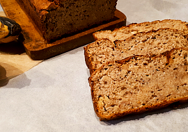 Vláčný banánový chlebíček