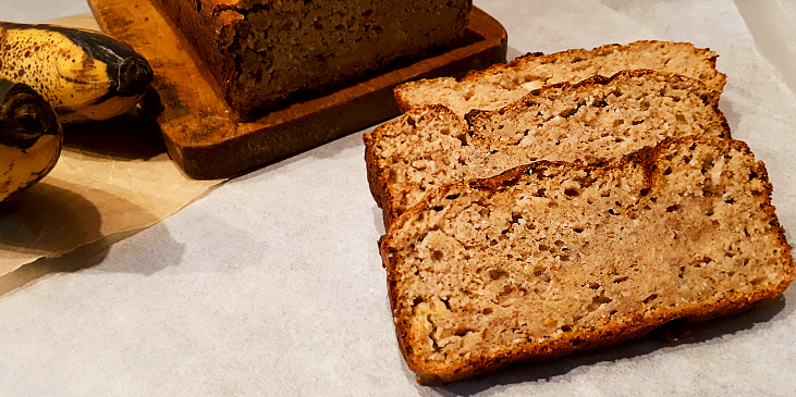 Vláčný banánový chlebíček
