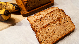 Vláčný banánový chlebíček