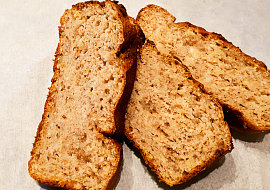 Vláčný banánový chlebíček