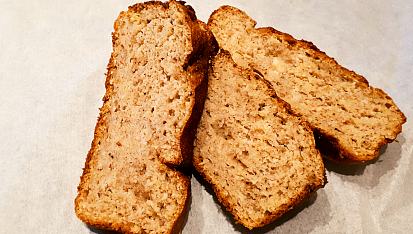 Vláčný banánový chlebíček