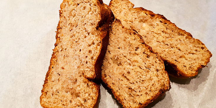 Vláčný banánový chlebíček