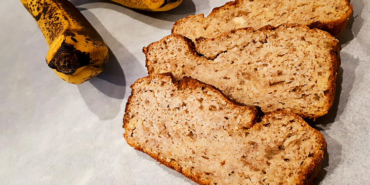 Vláčný banánový chlebíček