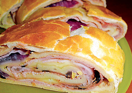 Závin s červenou cibulí