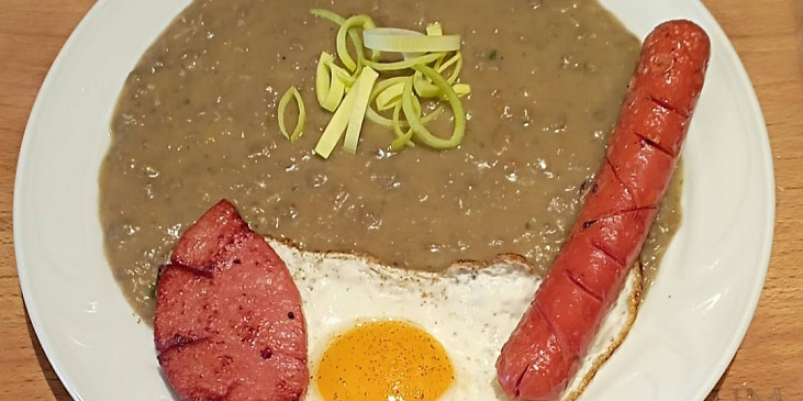 Čočka na kyselo se sázeným vejcem