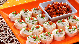 Křenové jednohubky s jeřabinou