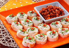 Křenové jednohubky s jeřabinou