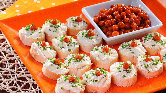 Křenové jednohubky s jeřabinou