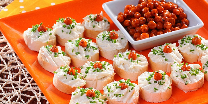 Křenové jednohubky s jeřabinou