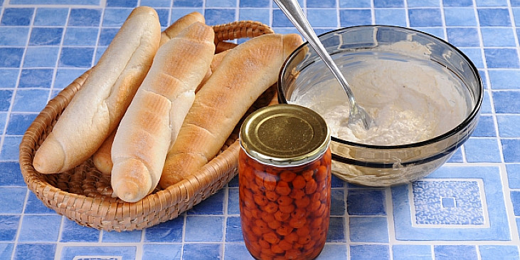 Křenové jednohubky s jeřabinou