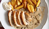 Kuřecí filírovaný steak s houbovou omáčkou