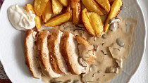 Kuřecí filírovaný steak s houbovou omáčkou