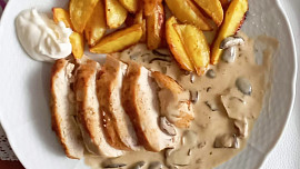 Kuřecí filírovaný steak s houbovou omáčkou