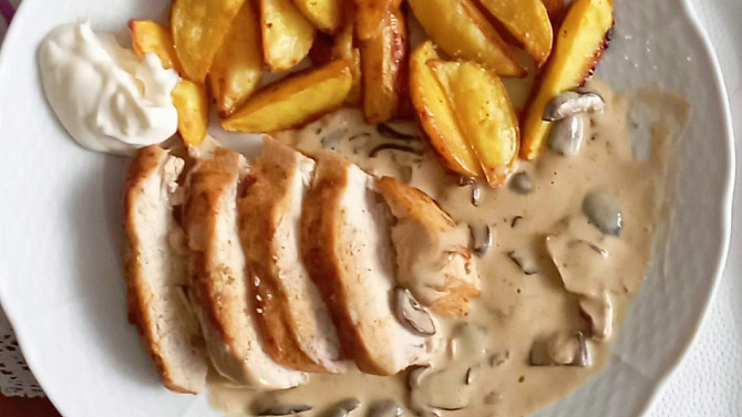 Kuřecí filírovaný steak s houbovou omáčkou