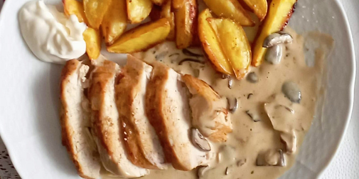 Kuřecí filírovaný steak s houbovou omáčkou