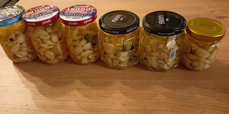 Nakládaný česnek v oleji