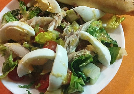 Salát s uzenou makrelou