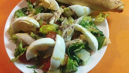 Salát s uzenou makrelou