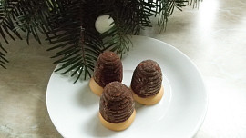 Vosí hnízda s ořechy