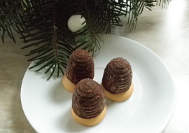 Vosí hnízda s ořechy (Vosí hnízda s ořechy)