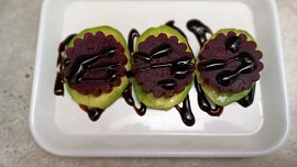 Avokádo s červenou řepou a fíkovým balsamico krémem