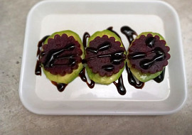 Avokádo s červenou řepou a fíkovým balsamico krémem