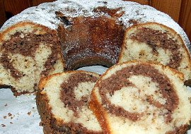 Bábovka s ořechy a Margotkou