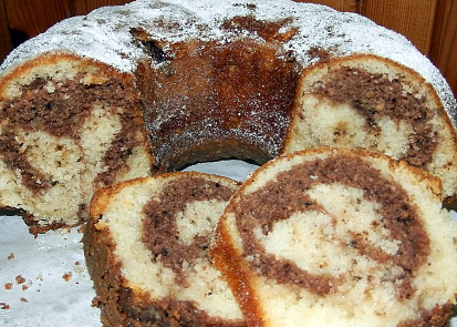 Bábovka s ořechy a Margotkou