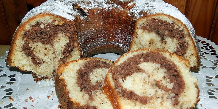 Bábovka s ořechy a Margotkou