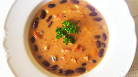 Fazolová polévka rychlá