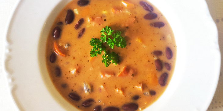 Fazolová polévka rychlá