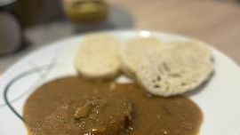 Kanec se šípkovou omáčkou