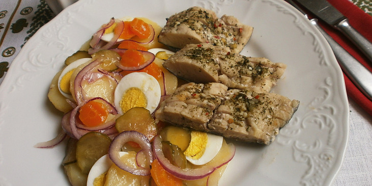 Kapr na páře s lehkým salátem