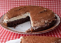 Lehký kakaový dortík s tvarohem bez mouky