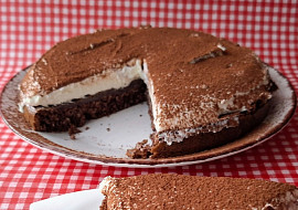 Lehký kakaový dortík s tvarohem bez mouky