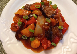 Lilek, papriky a mrkev v teriyaki omáčce