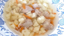 Polévka z vepřových kostí s haluškami