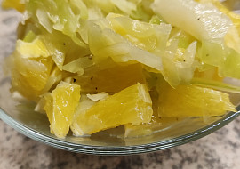 Zelný salát s pomerančem